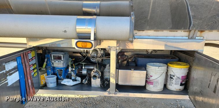 image for item NB9760 1998 Stainless Tank & Equipment  tank trailer