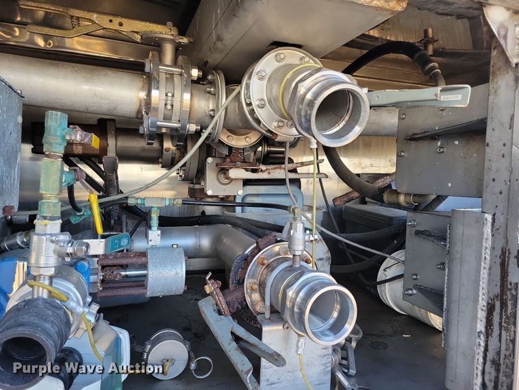 image for item NB9760 1998 Stainless Tank & Equipment  tank trailer