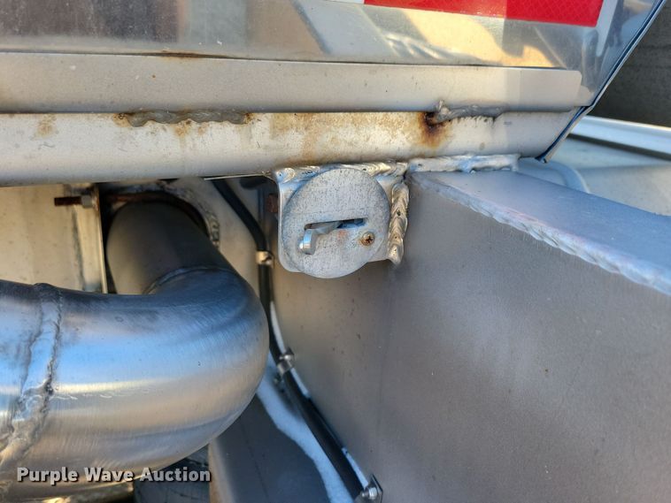 image for item NB9760 1998 Stainless Tank & Equipment  tank trailer