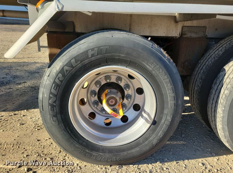 image for item NB9760 1998 Stainless Tank & Equipment  tank trailer