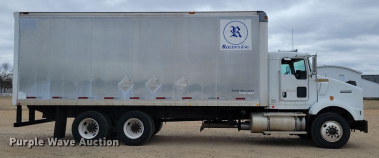 image for item NB9761 2003 Kenworth T800 box truck