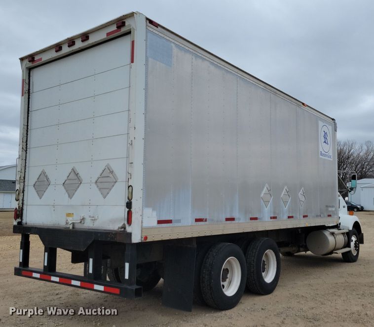 image for item NB9761 2003 Kenworth T800 box truck