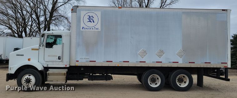 image for item NB9761 2003 Kenworth T800 box truck