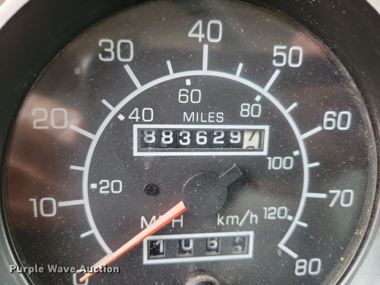 image for item NB9761 2003 Kenworth T800 box truck