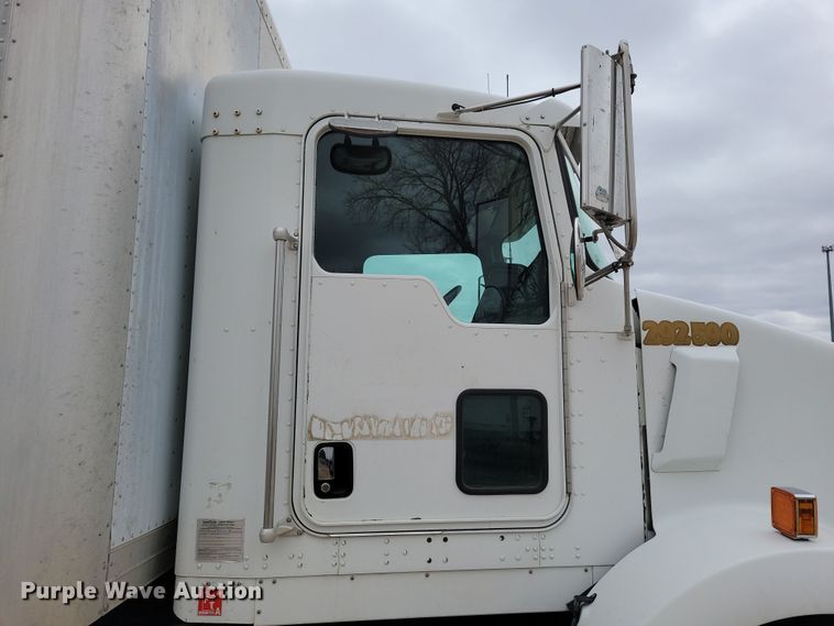 image for item NB9761 2003 Kenworth T800 box truck