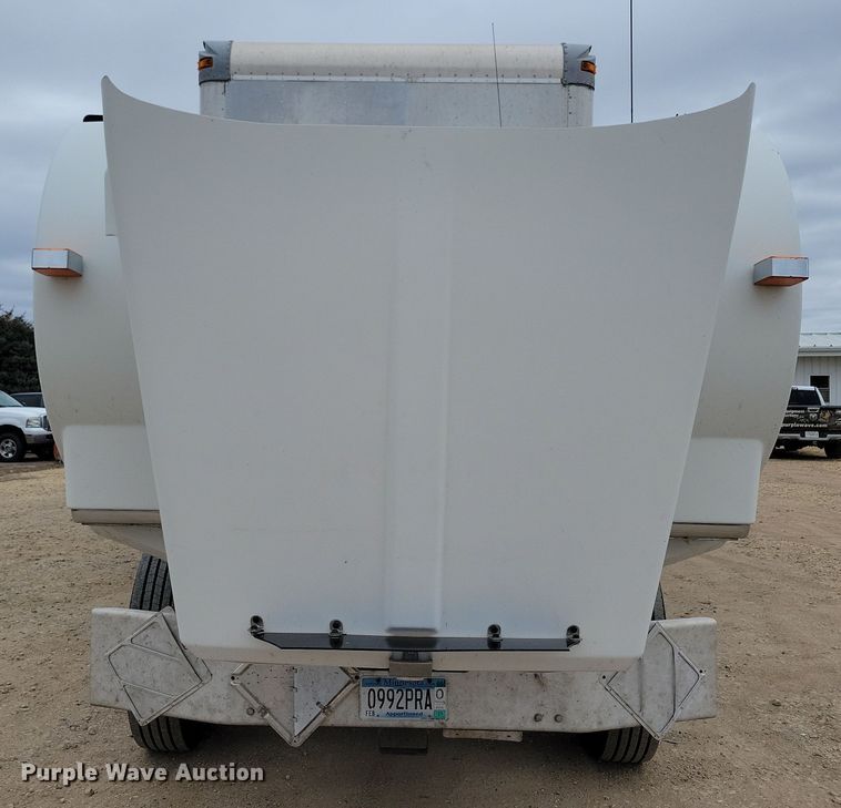 image for item NB9761 2003 Kenworth T800 box truck