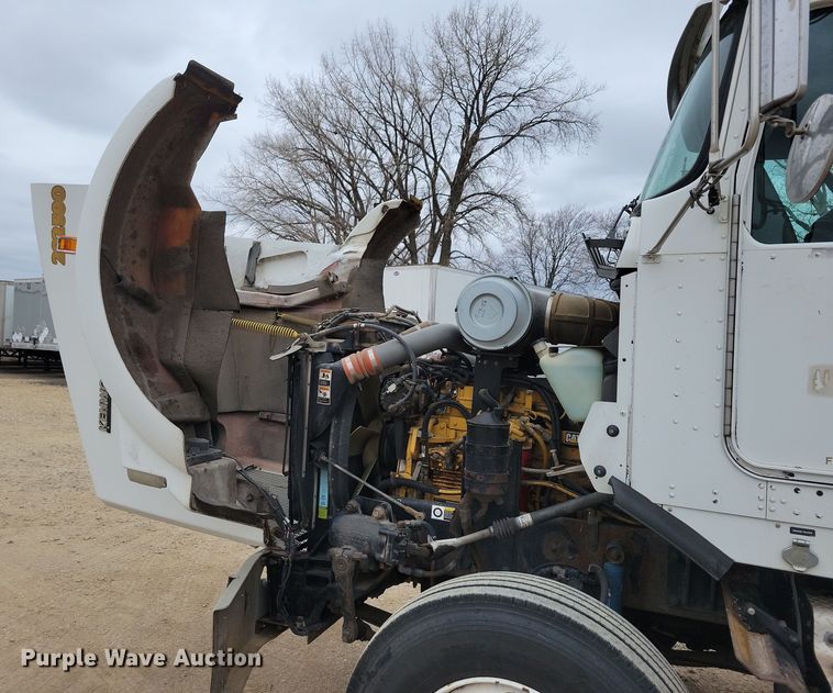 image for item NB9761 2003 Kenworth T800 box truck