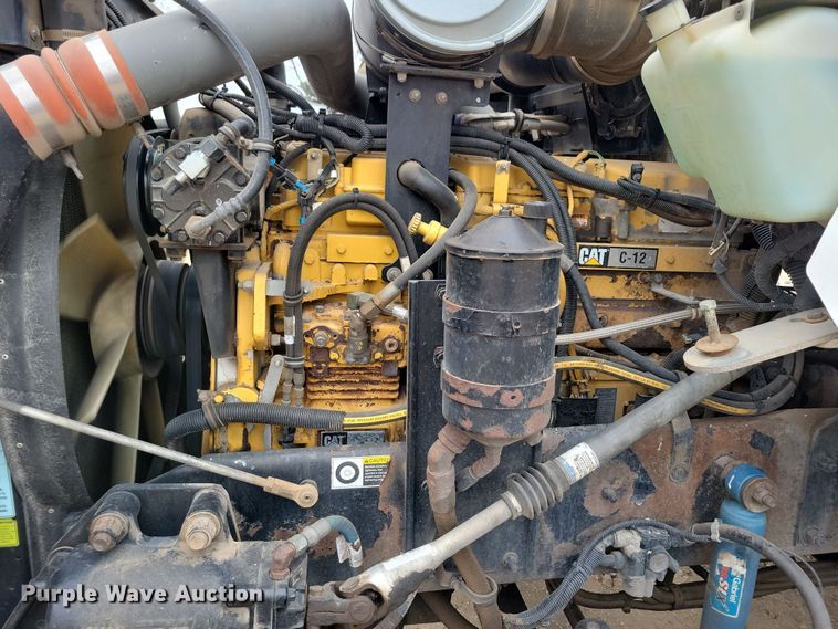 image for item NB9761 2003 Kenworth T800 box truck