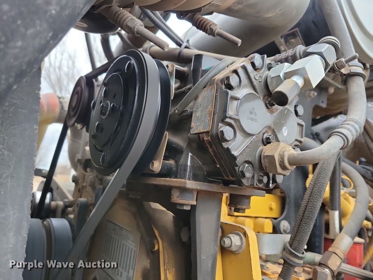 image for item NB9761 2003 Kenworth T800 box truck