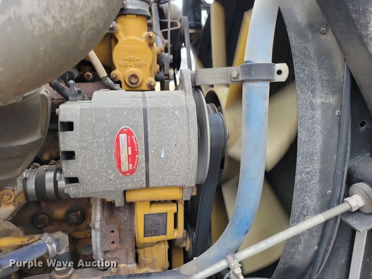 image for item NB9761 2003 Kenworth T800 box truck