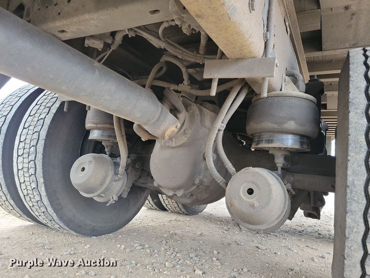 image for item NB9761 2003 Kenworth T800 box truck