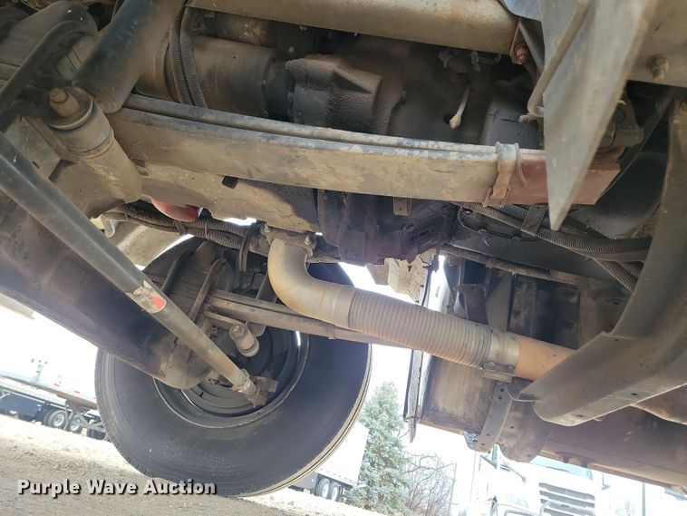 image for item NB9761 2003 Kenworth T800 box truck