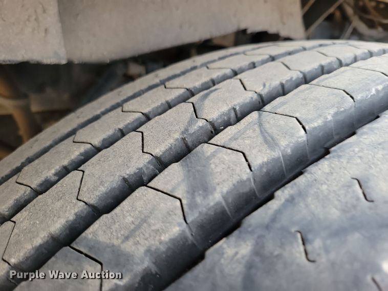 image for item NB9761 2003 Kenworth T800 box truck