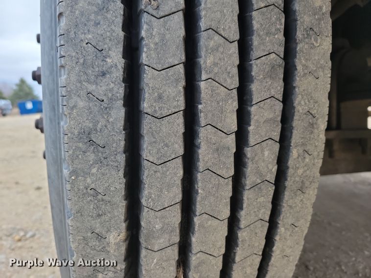 image for item NB9761 2003 Kenworth T800 box truck