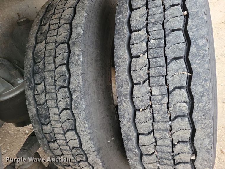 image for item NB9761 2003 Kenworth T800 box truck