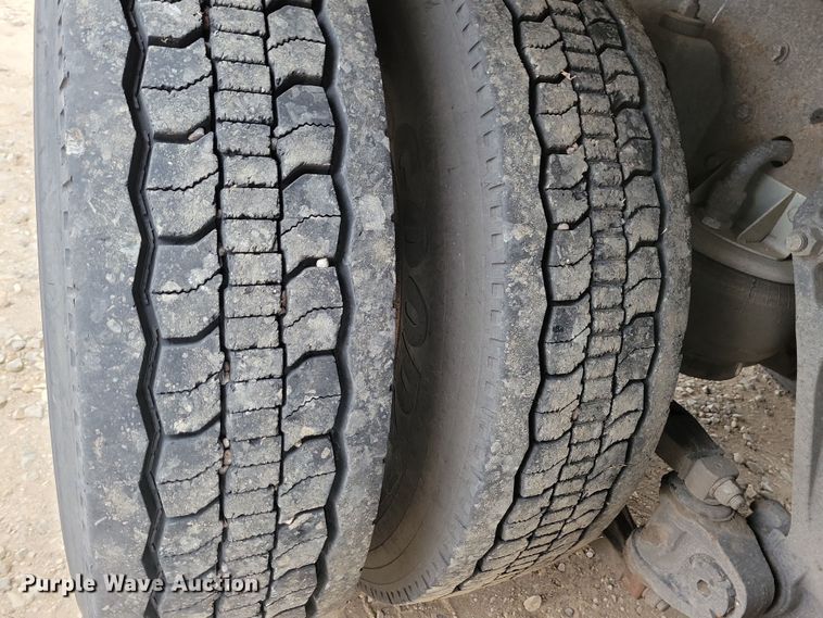 image for item NB9761 2003 Kenworth T800 box truck