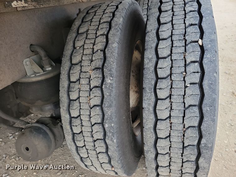 image for item NB9761 2003 Kenworth T800 box truck