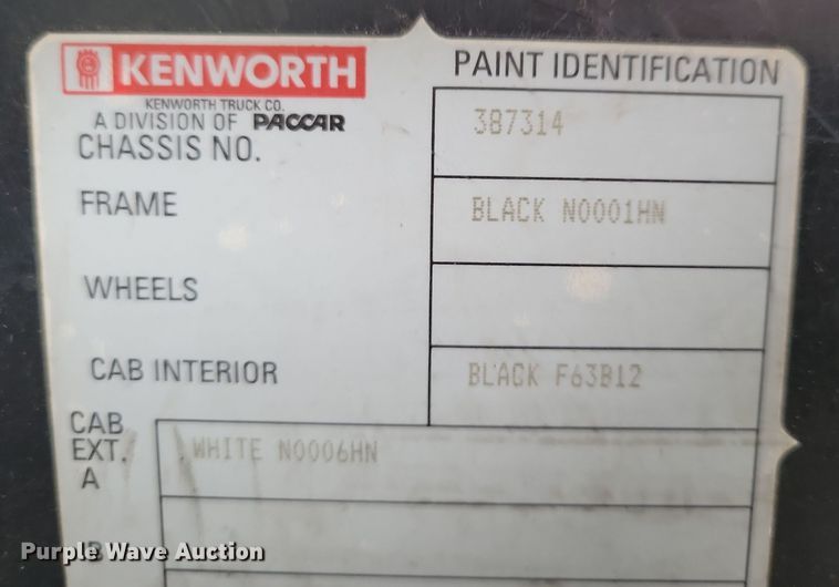 image for item NB9761 2003 Kenworth T800 box truck