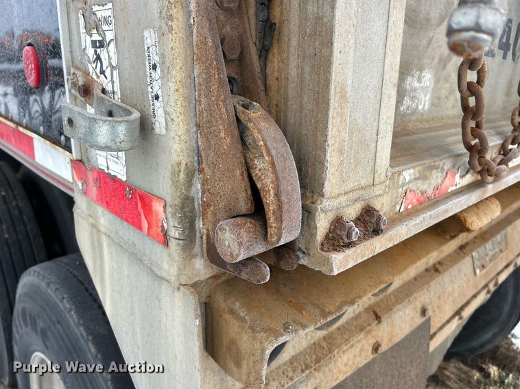 image for item NJ9738 2002 East XLS end dump trailer