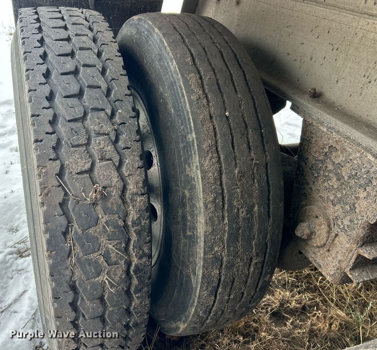 image for item NJ9738 2002 East XLS end dump trailer