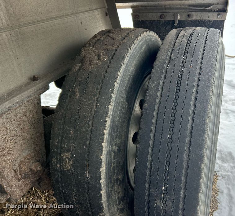 image for item NJ9738 2002 East XLS end dump trailer