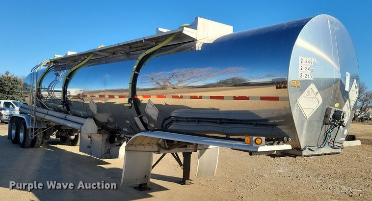 image for item OH9509 2000 Nova tank trailer
