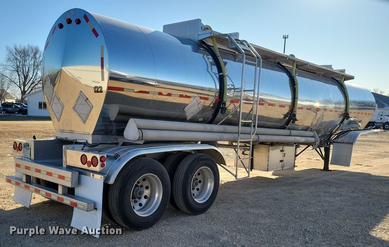 image for item OH9509 2000 Nova tank trailer