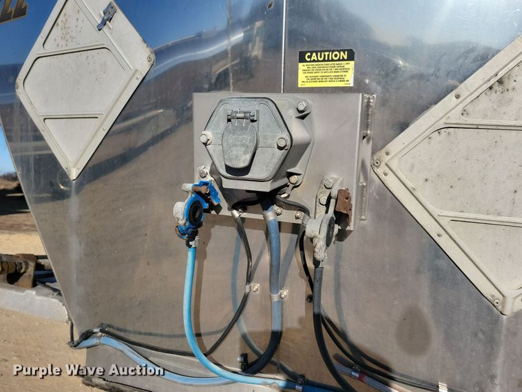 image for item OH9509 2000 Nova tank trailer