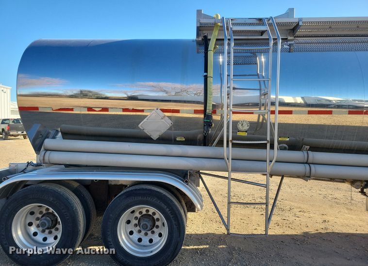 image for item OH9509 2000 Nova tank trailer