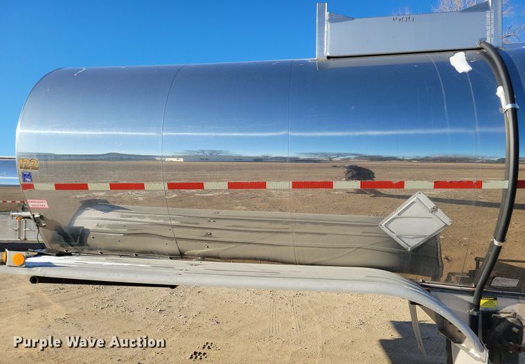 image for item OH9509 2000 Nova tank trailer