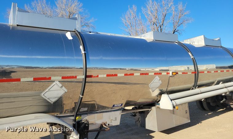 image for item OH9509 2000 Nova tank trailer
