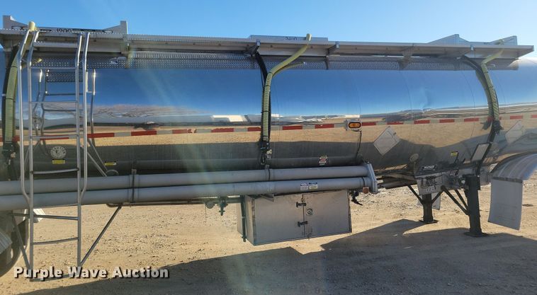 image for item OH9509 2000 Nova tank trailer