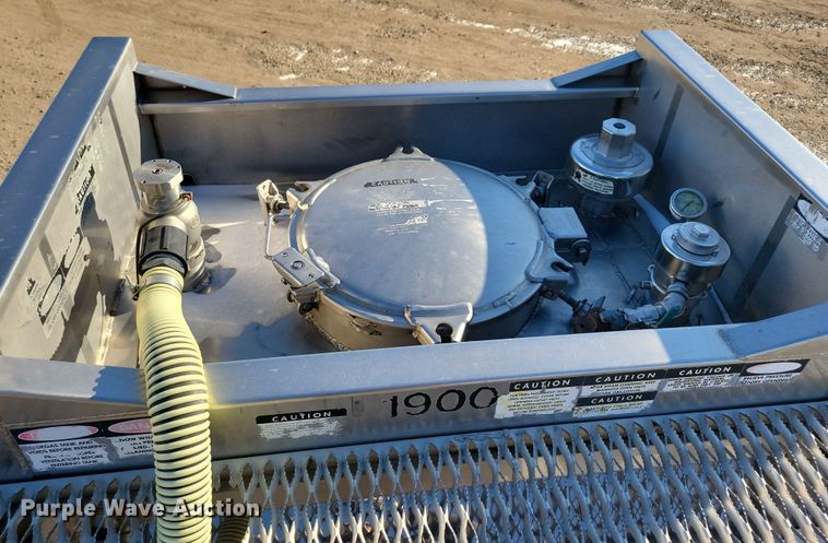 image for item OH9509 2000 Nova tank trailer