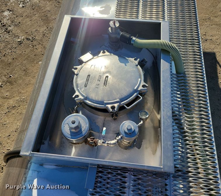 image for item OH9509 2000 Nova tank trailer