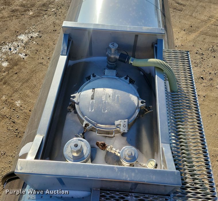 image for item OH9509 2000 Nova tank trailer