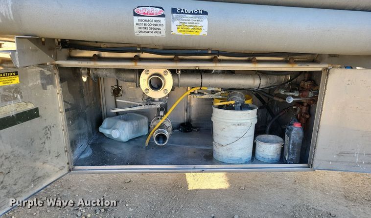 image for item OH9509 2000 Nova tank trailer