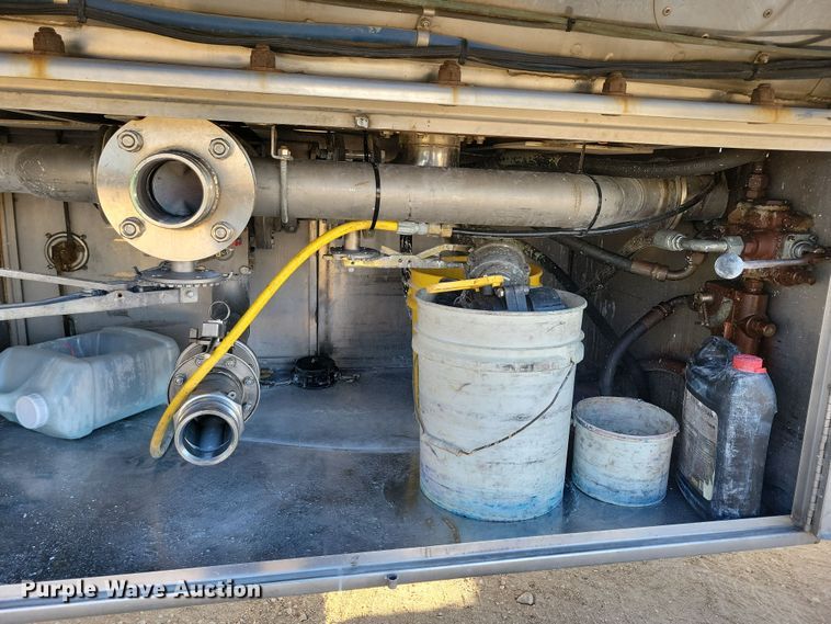 image for item OH9509 2000 Nova tank trailer