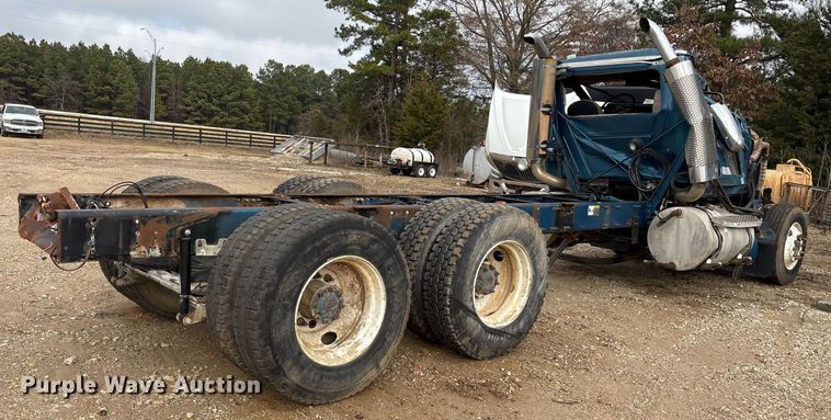 image for item OK9545 2005 Mack truck cab and chassis