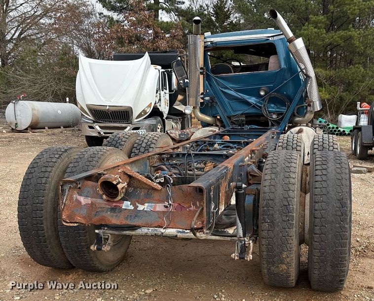 image for item OK9545 2005 Mack truck cab and chassis