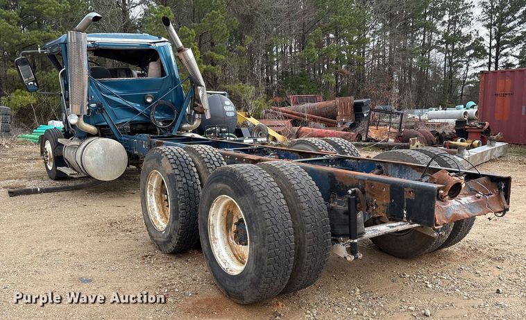 image for item OK9545 2005 Mack truck cab and chassis