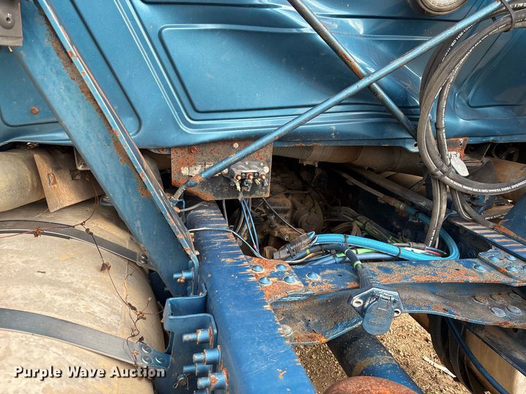 image for item OK9545 2005 Mack truck cab and chassis