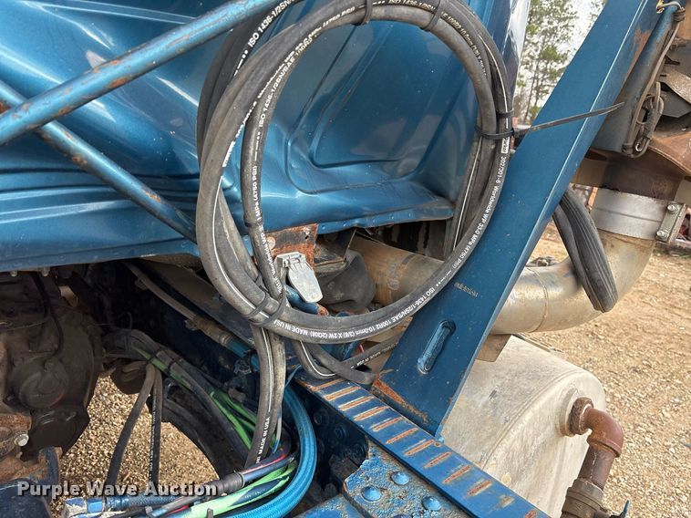 image for item OK9545 2005 Mack truck cab and chassis