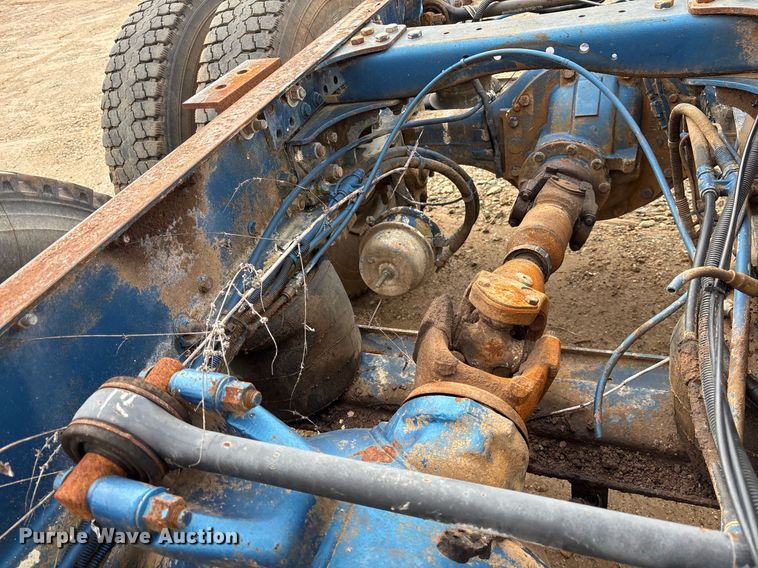 image for item OK9545 2005 Mack truck cab and chassis