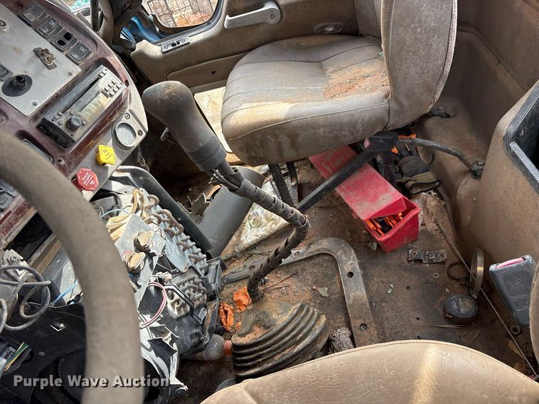 image for item OK9545 2005 Mack truck cab and chassis