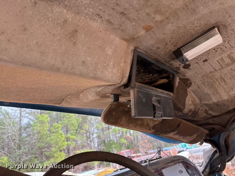 image for item OK9545 2005 Mack truck cab and chassis