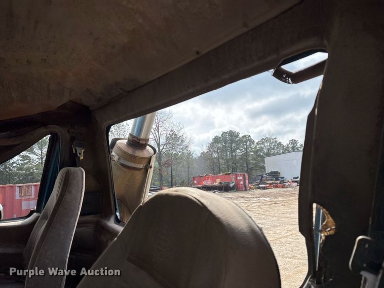 image for item OK9545 2005 Mack truck cab and chassis