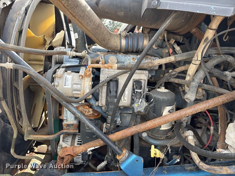 image for item OK9545 2005 Mack truck cab and chassis