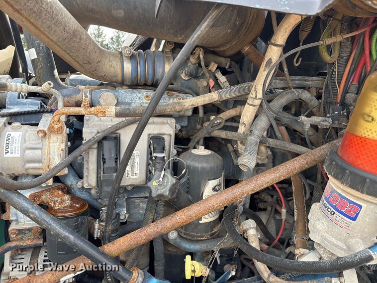 image for item OK9545 2005 Mack truck cab and chassis