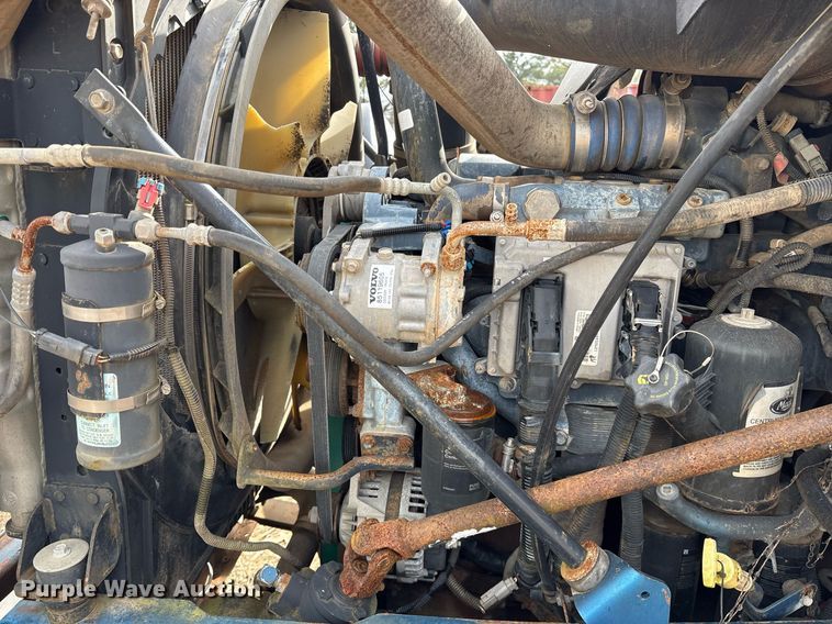 image for item OK9545 2005 Mack truck cab and chassis