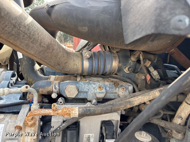 image for item OK9545 2005 Mack truck cab and chassis